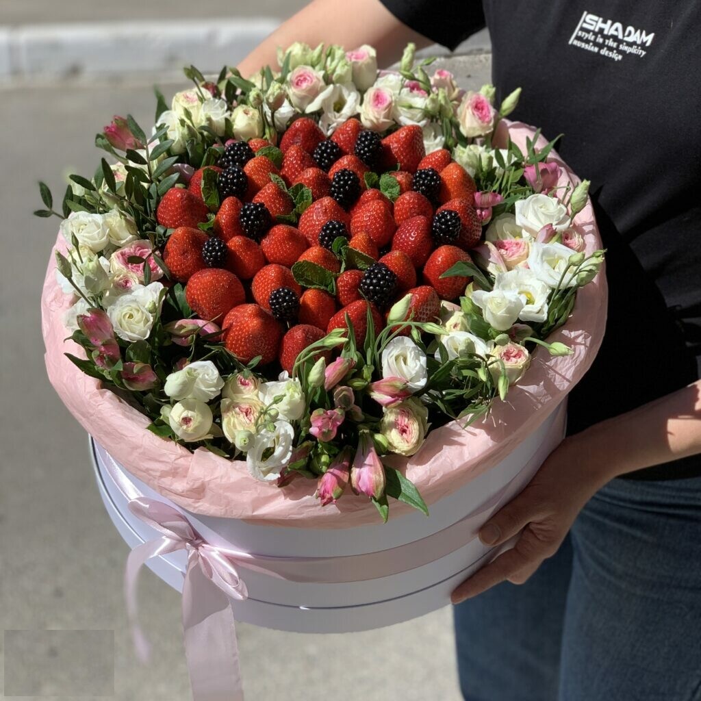 Букеты из ягод и цветов "Фрутелла"
