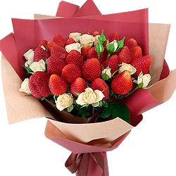Букет из ягод и цветов "Парижанка"