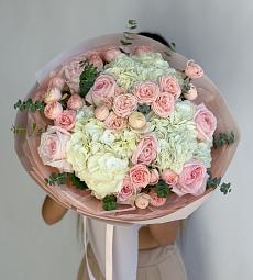 Букет "Эйлара" из гортензий и роз