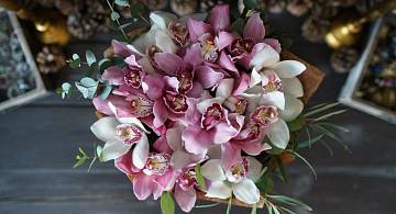 Как ухаживать за орхидеями в букете: советы по выбору и уходу
