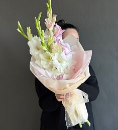 Букет из 3 гладиолусов