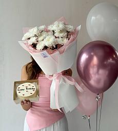 Сет "Розовый вечер" букет хризантем, бенто тортик и воздушные шарики