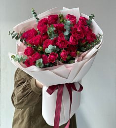 Букет "Spray rose" из спрей роз и эвкалипта