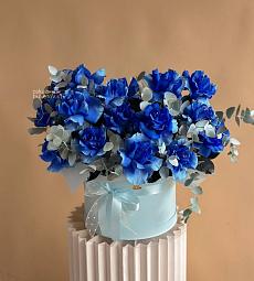 Композиция "Безмятежность" из синих роз в коробке