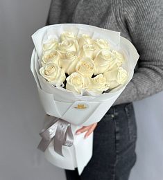 Букет из 15 белых роз