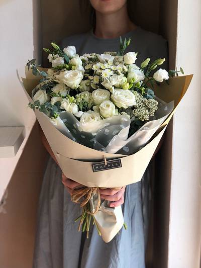 Spring 6.0 буект из роз, лизиантусов, фрезии и эвкалипта 10