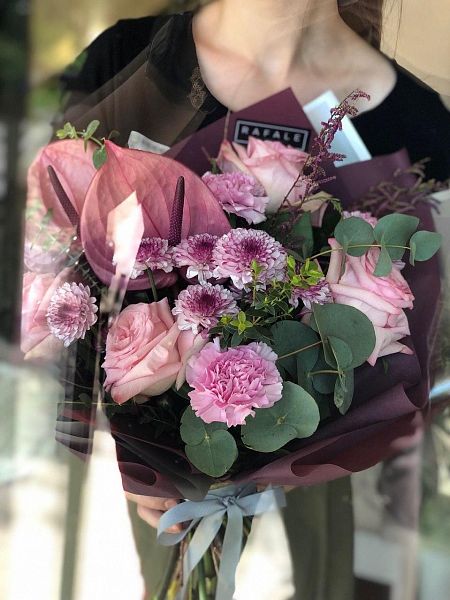 Букет "Счастливый день" из роз, хризантем, Антуриума и гвоздик  4