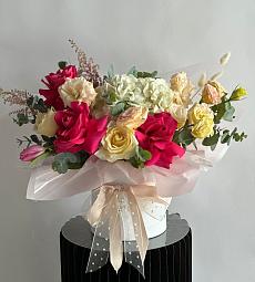 Композиция "Gabrielle" с богатым цветочным составом