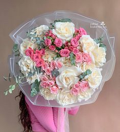 Букет "Мелисса" из голландских роз и спрей розы