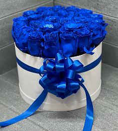 25 синих роз в коробке