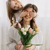 Букеты тюльпанов мамам