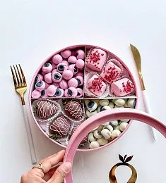 Клубничный бокс "Ардеко Pink" клубника, голубика и бананы в шоколаде