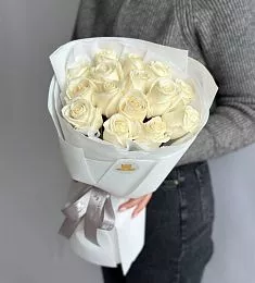 Букет из 15 белых роз