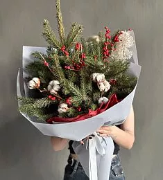 Композиция "Симфония зимы" из нобилиса, илекса и хлопка