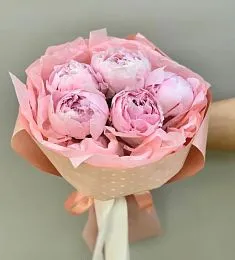 Моно букет из 5 розовых пионов