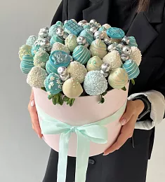 Клубничный бокс "Морозко" с клубникой в итальянском шоколаде